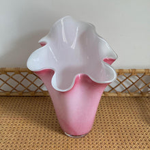 Charger l&#39;image dans la galerie, Pink &amp; White Vase
