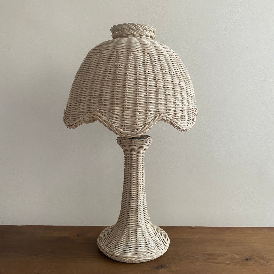 Scollop Wicker Lamp