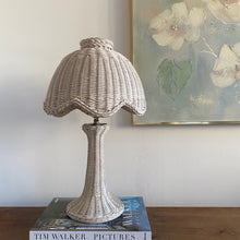 Load image into Gallery viewer, Scollop Wicker Lamp
