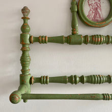 Charger l&#39;image dans la galerie, Victorian Towel Rail
