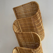 Charger l&#39;image dans la galerie, Wavy Wicker Magazine Rack
