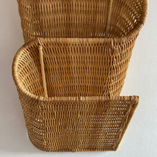 Charger l&#39;image dans la galerie, Wavy Wicker Magazine Rack
